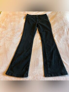 Rise mid rise flared black denim jeans size 3 zipper fly pockets front/back